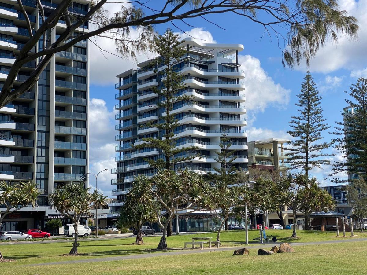 X Kirra Apartments Gold Coast Exterior photo